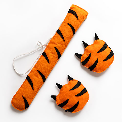 Лапки з кігтями та хвостик Тигра